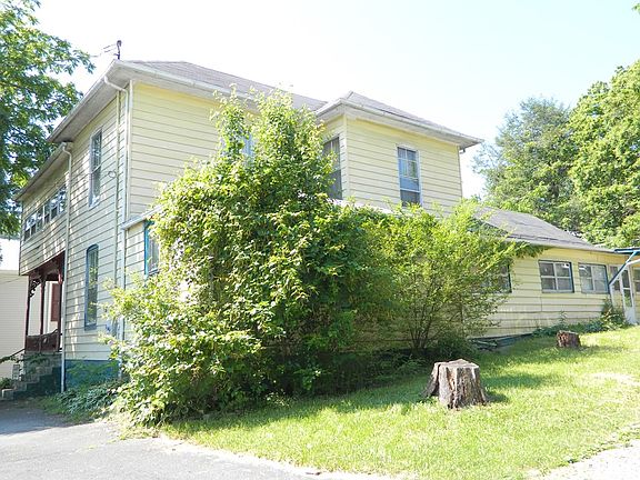 5th image of 218 S Iron St