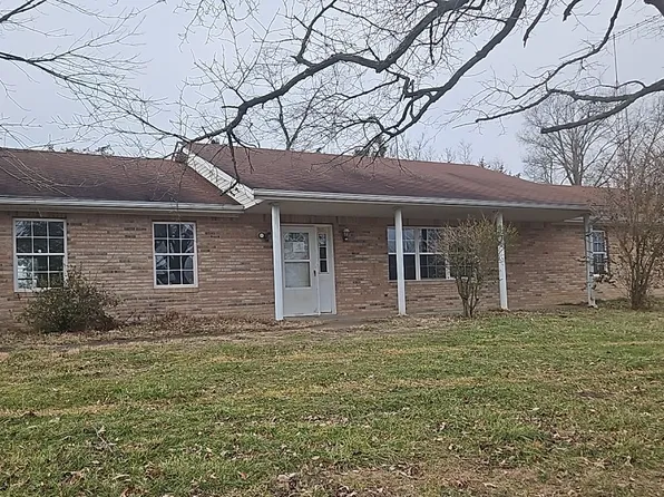 956 Auburn Ln, Goreville, IL 62939