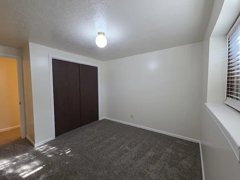 E Raymond Rd — Photo 11
