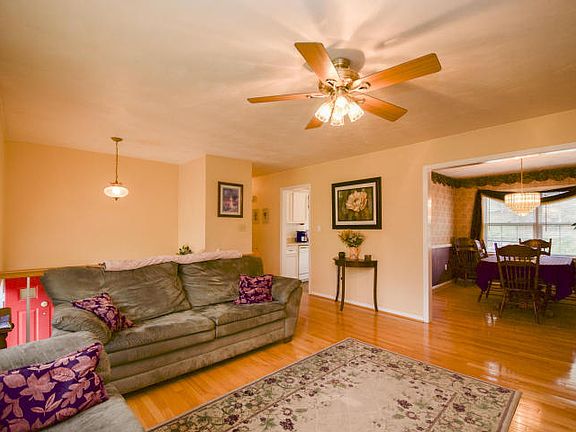 4th image of 5112 Waxmyrtle Dr