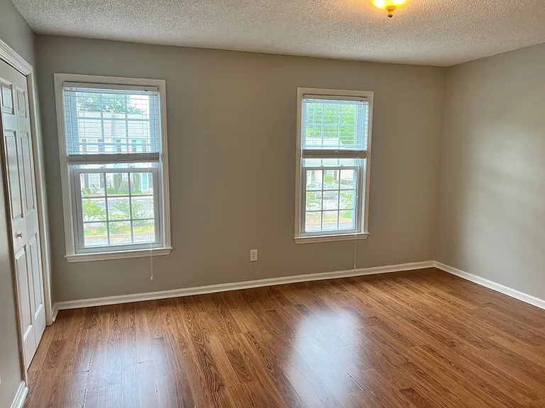 700 Coventry Ln #J — Photo 13
