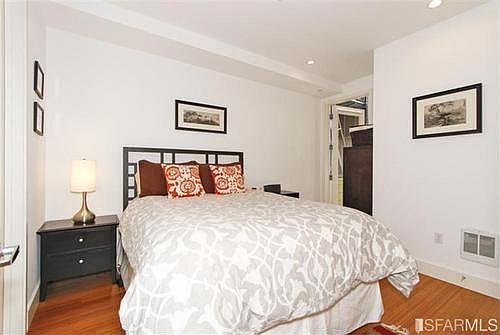 5th image of 1734 Lombard St APT 1