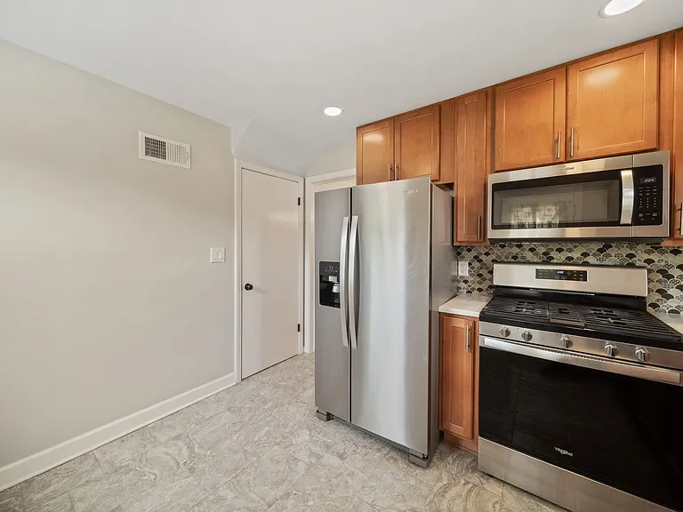 5320 Suffield Ct — Photo 8