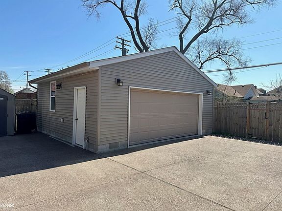 3rd image of 2925 Oakman Ct