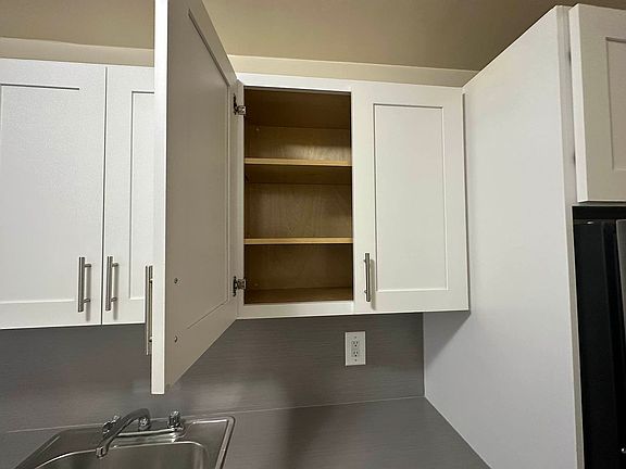 3rd image of 10 Stratford Ave #1D