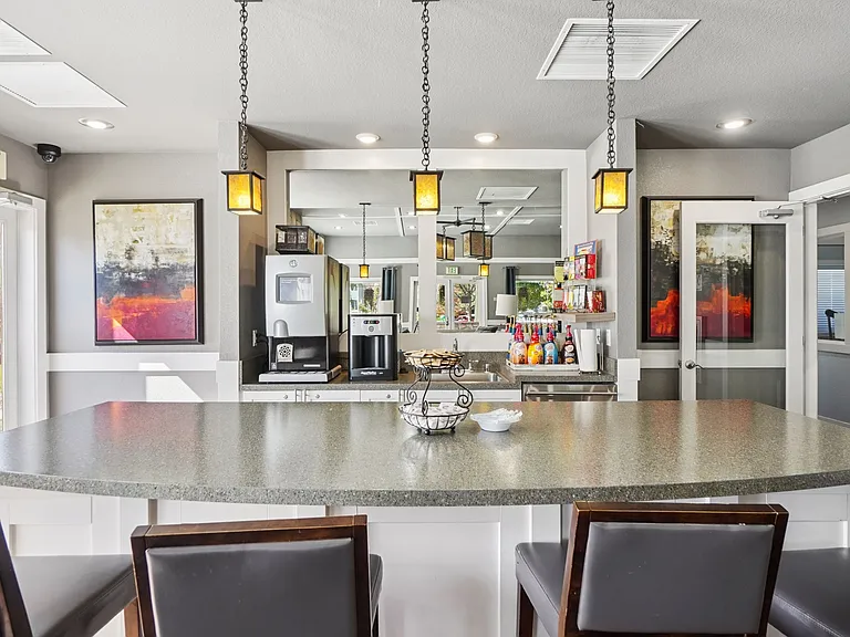 Deer Crest Apartments — Photo 16
