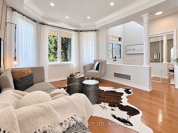 3rd image of 35 Stoneheath Cres