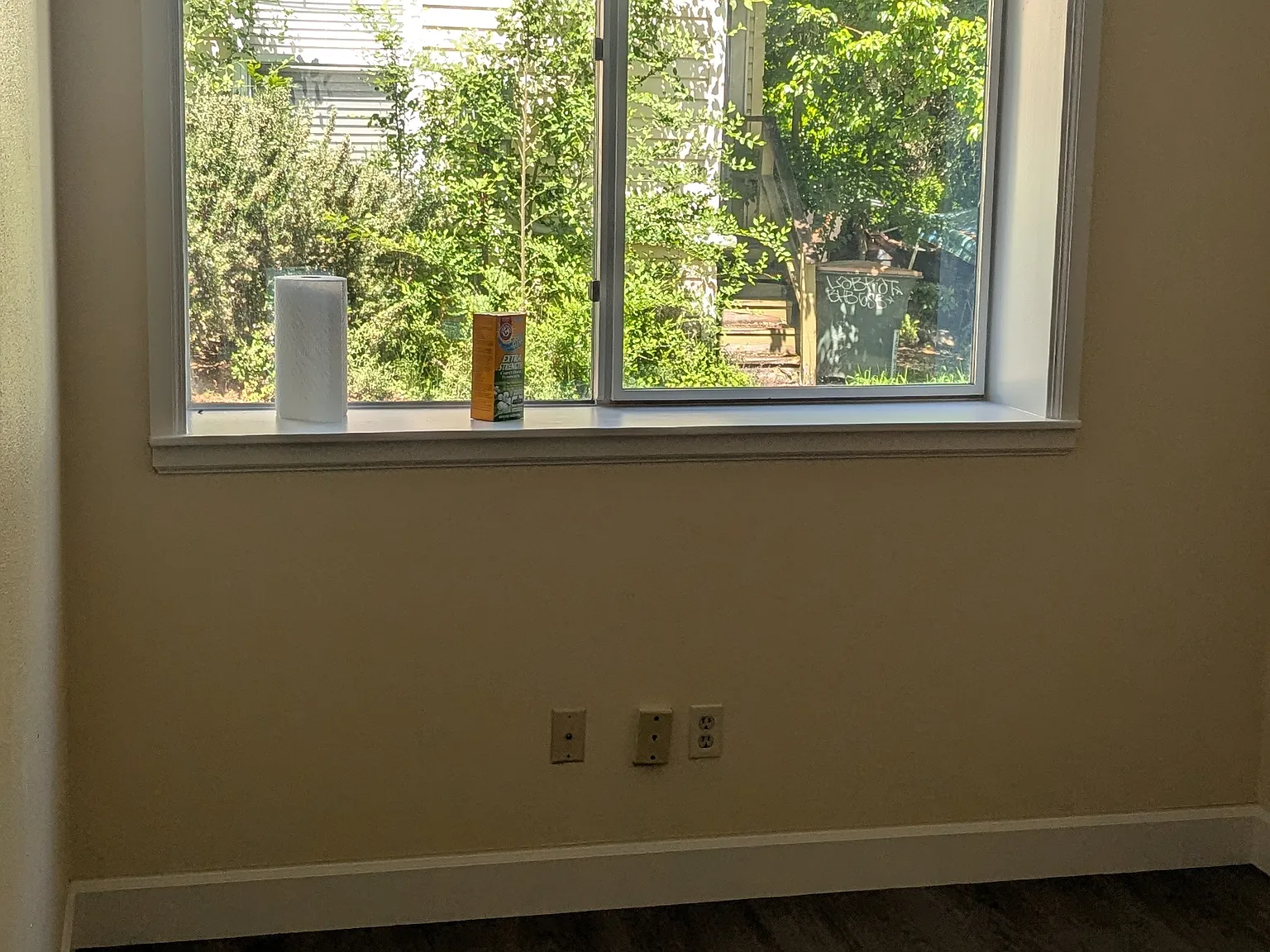 3 bed, 1200 sqft, $2,500 — Photo 2