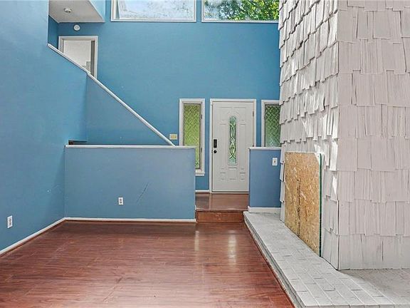 2nd image of 1831 Pope Ln