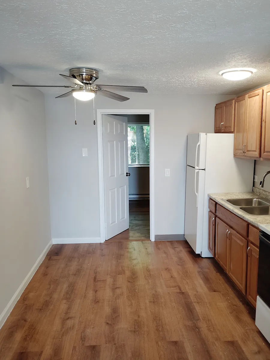 Building Photo - 2821 Warsaw Ave #15