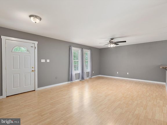 3rd image of 305 Winchester Dr
