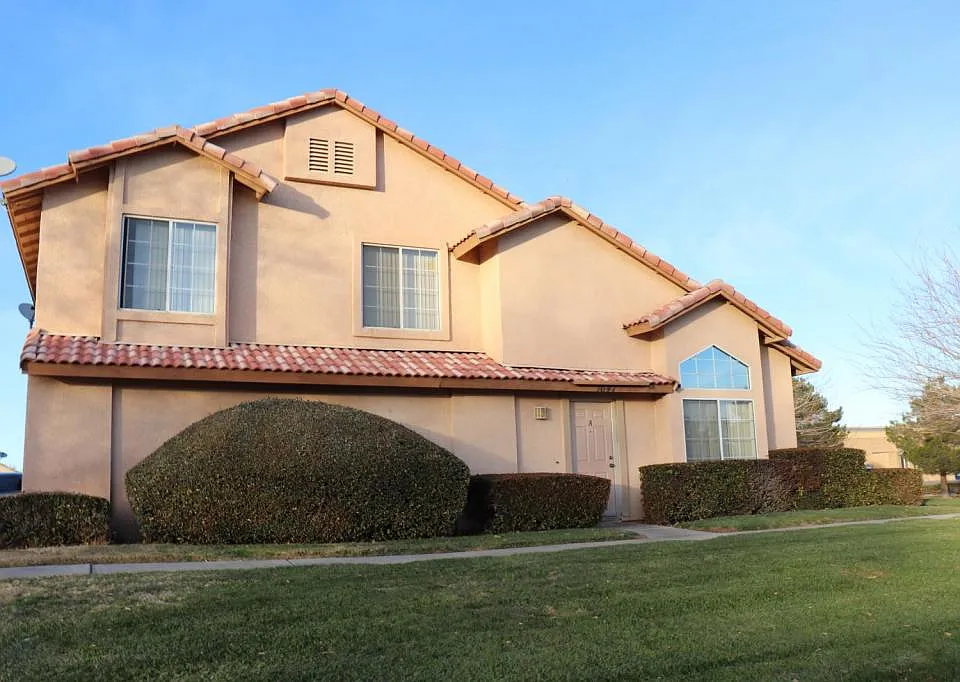 1647 Orchid Ln