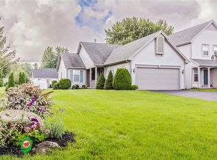 121 Cranbrook Ter, Webster, NY 14580