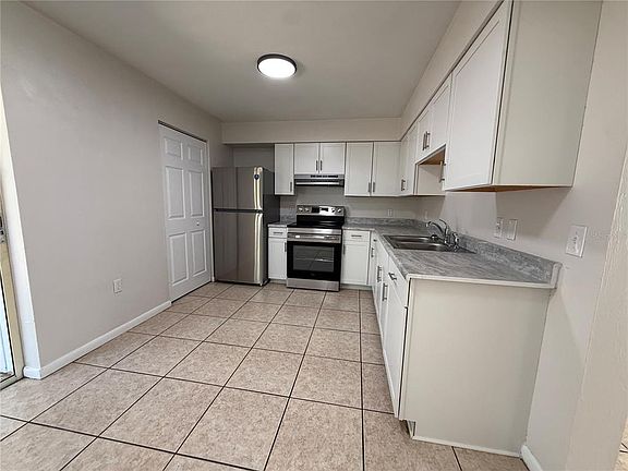5th image of 6104 SW 12th Pl