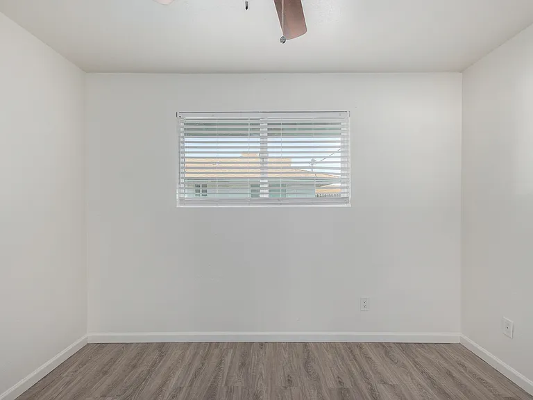 2001 W Morten Ave #6 — Photo 14