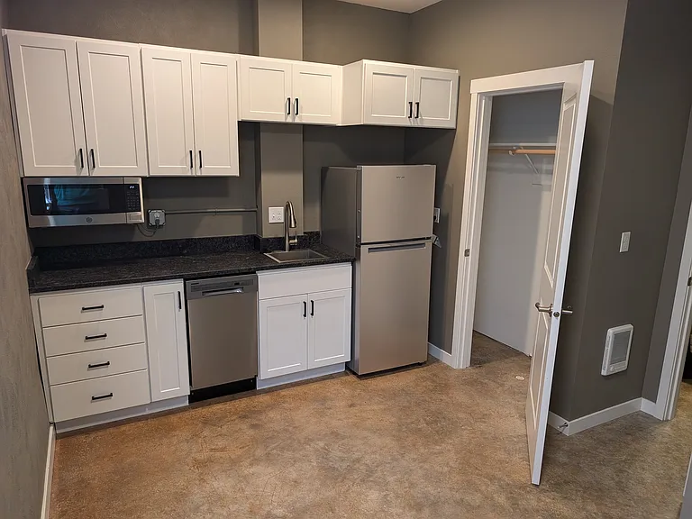 6879 Sun Ct SE — Photo 17