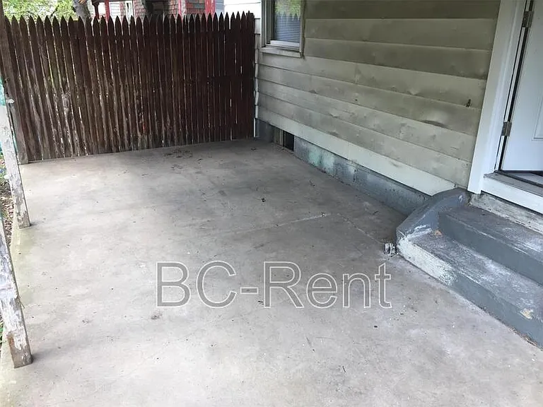 1127 Main St #1 — Photo 12