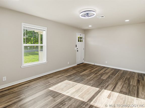5th image of 749 S Bluff Ave