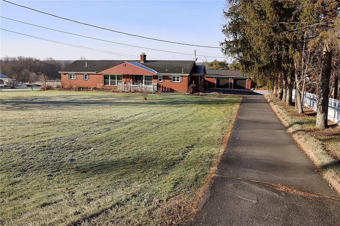 404 E Jamestown Rd W photo 1