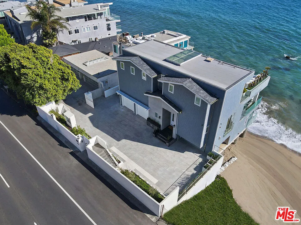 5 bed, 5.5 bath, 4608 sqft, $50,000 — Photo 2