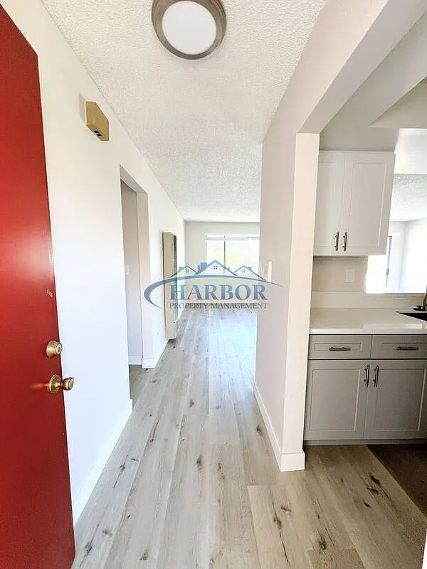 3 bed, 1.0 bath, $2,995 — Photo 2