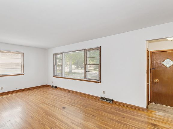 4th image of 1842 Belmont St