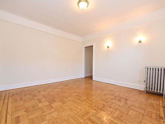 3rd image of 3420 32nd St APT 1J
