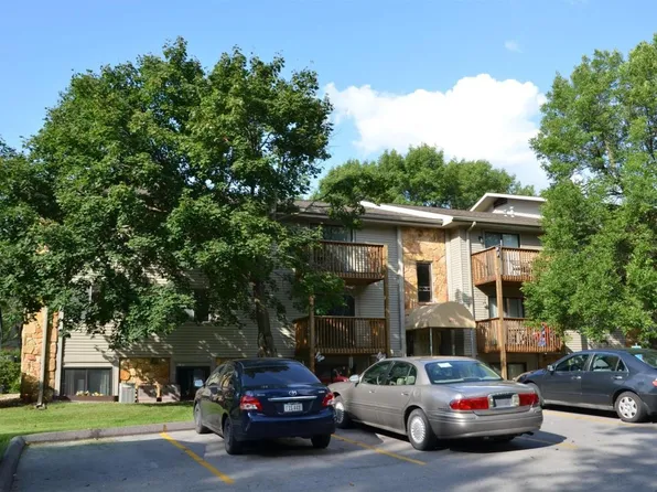 9517 University Ave APT 20, Clive, IA 50325