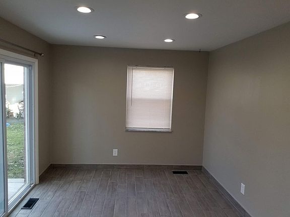 3rd image of 2592 La Rosa Dr