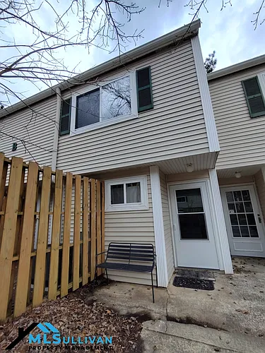 220 Elizabeth St Photo 1