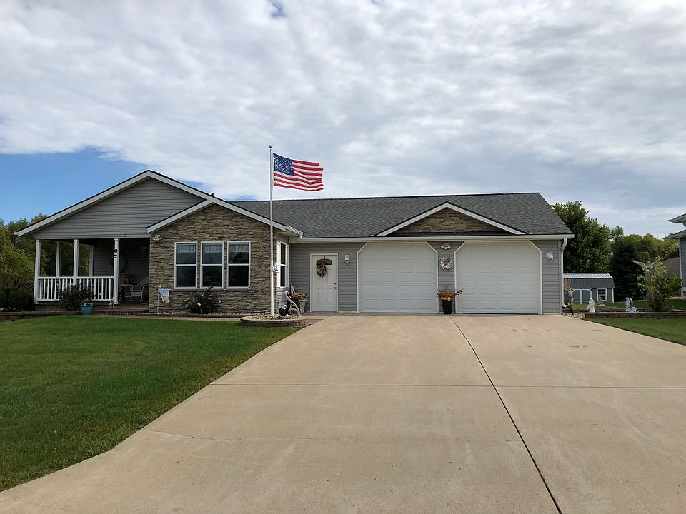 1st image of 102 Pond Dr