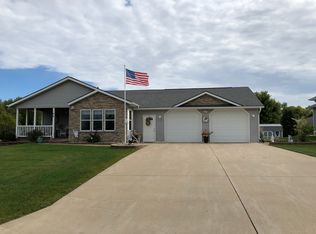 102 Pond Dr, Jackson, MN 56143