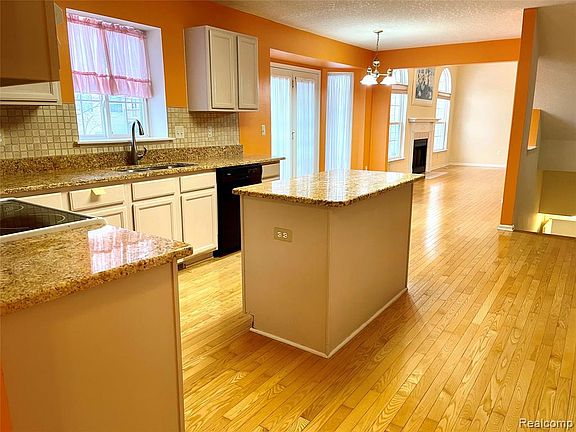4th image of 4822 Hillway Ct
