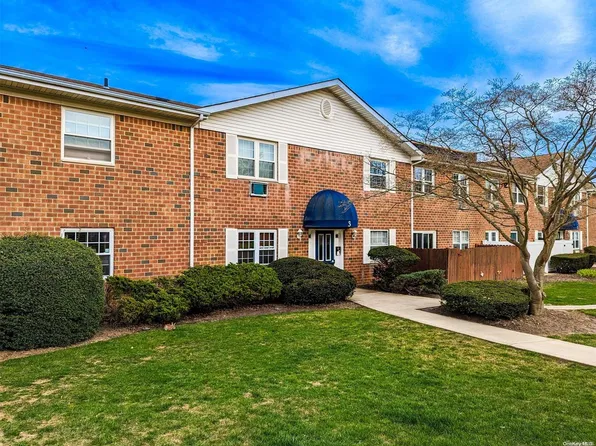 460 Old Town Road #3i, Port Jefferson Station, NY 11776