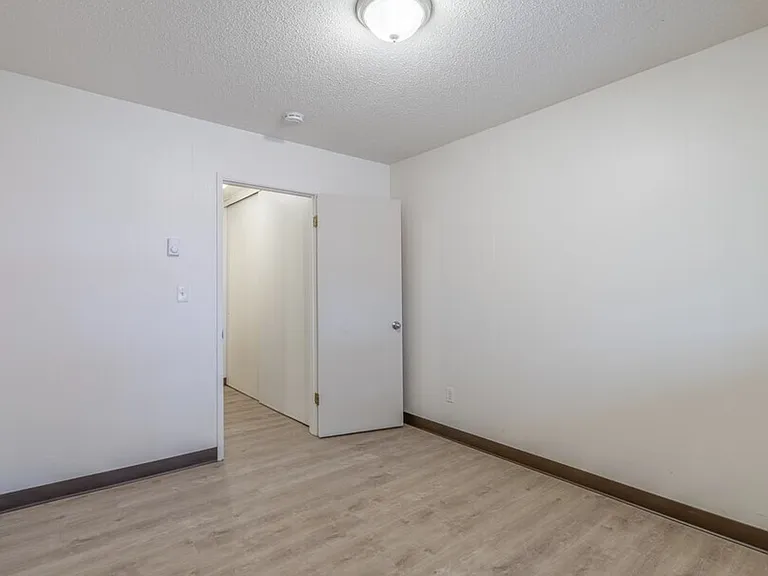 Riviera Apartments — Photo 8