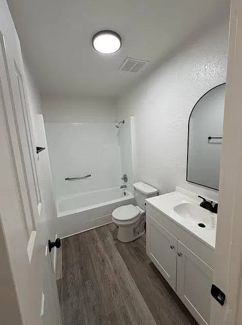 Kansas Apartments — Photo 4