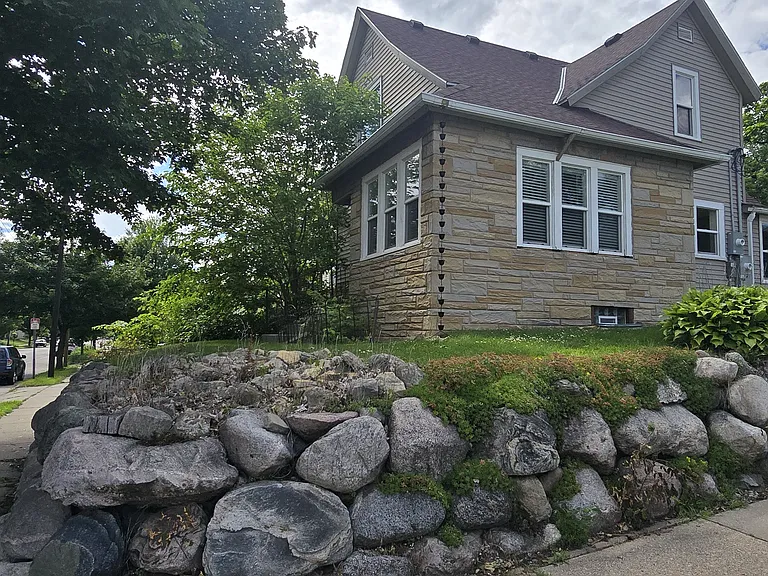 683 Maryland Ave W — Photo 50