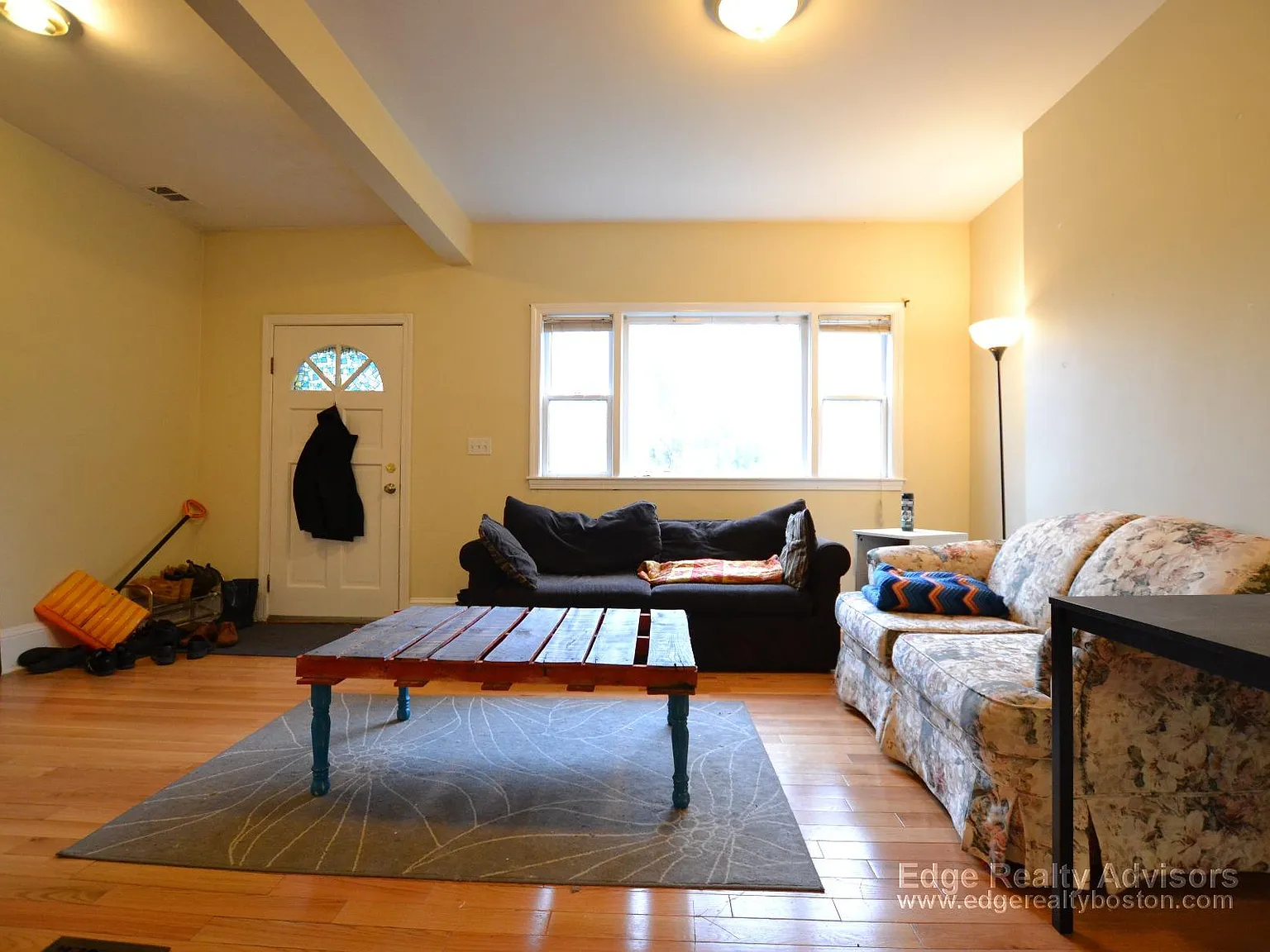 4 bed, 2000 sqft, $4,400 — Photo 1