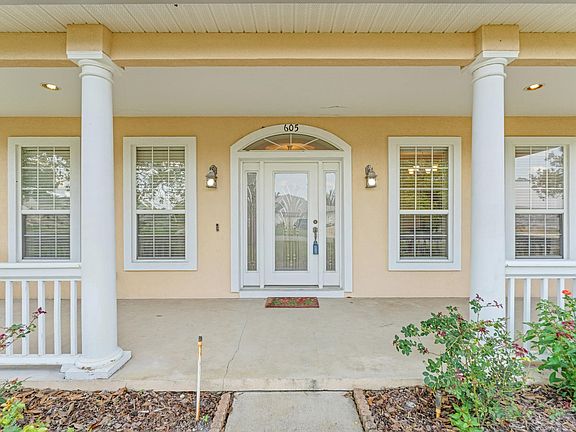 4th image of 605 Mary Jane Ln
