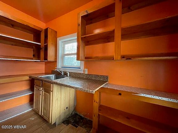 2nd image of 412 Grant St
