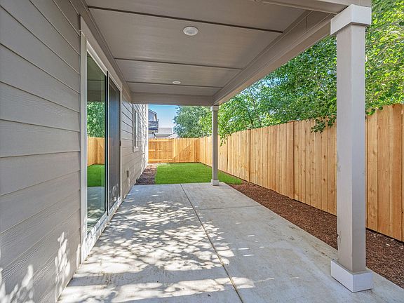 4th image of 61648 SE Evie Dr SE Lot 19