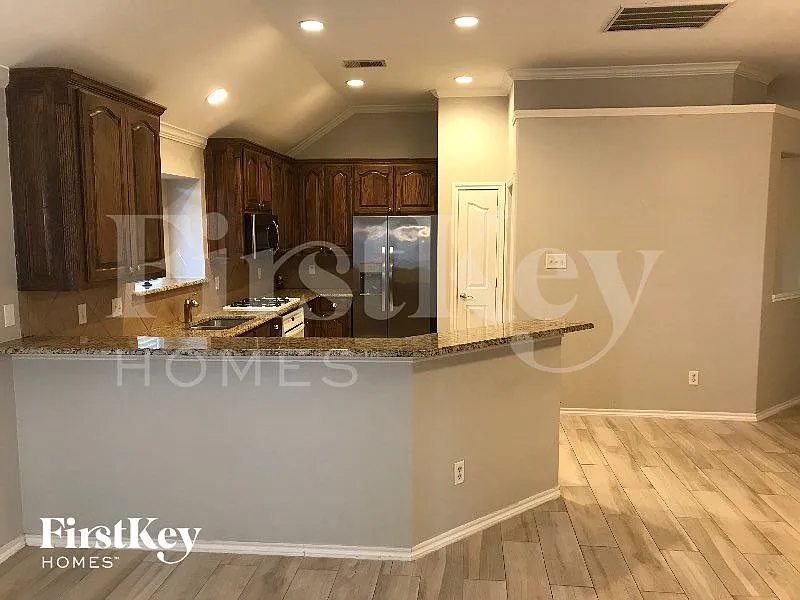 3 bed, 2.0 bath, 1492 sqft, $2,390 — Photo 3