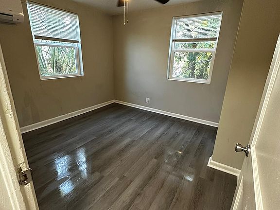 3rd image of 1122 Van Buren St APT B