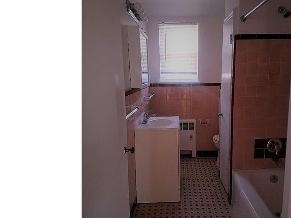 4th image of 4731 Woodland Ave