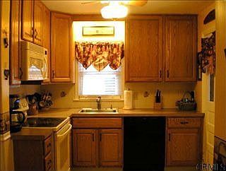 5th image of 13 Bartlett Pl