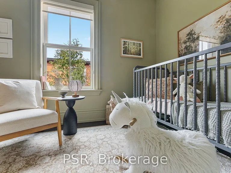 126 Dovercourt Rd — Photo 23