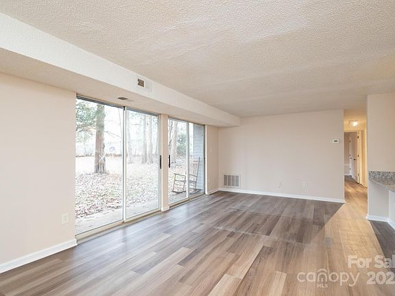 3rd image of 9500 Shannon Green Dr APT C