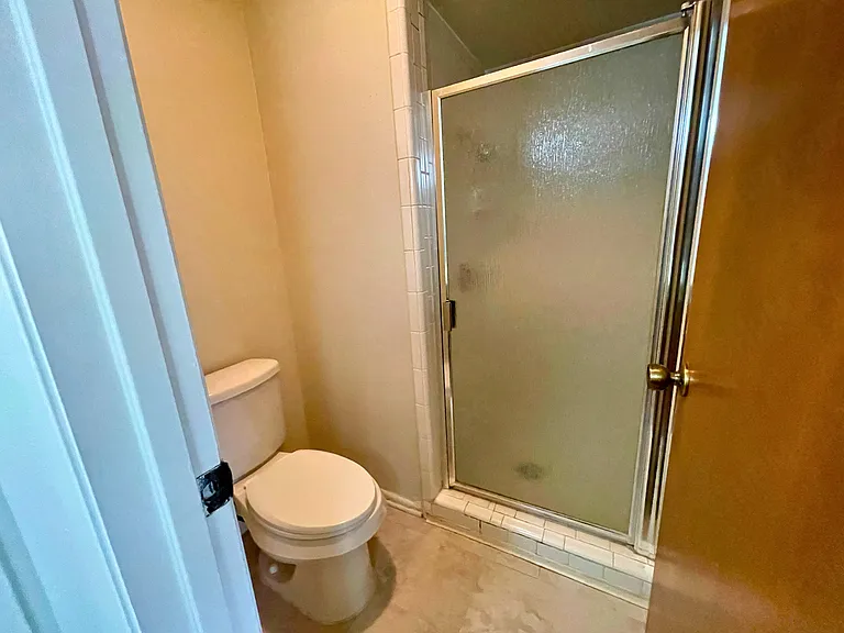 13855 Brook Hollow Blvd — Photo 10