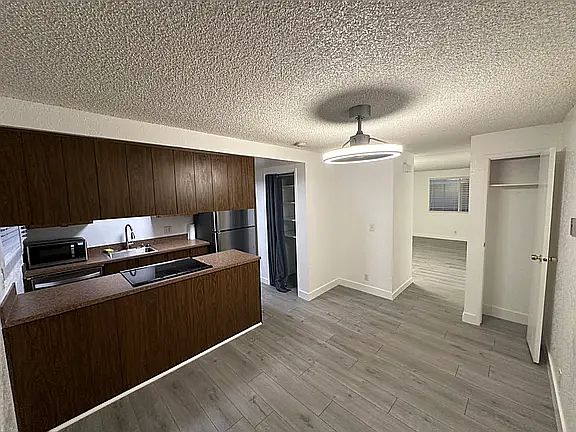 5th image of 120 Stanford Dr APT C