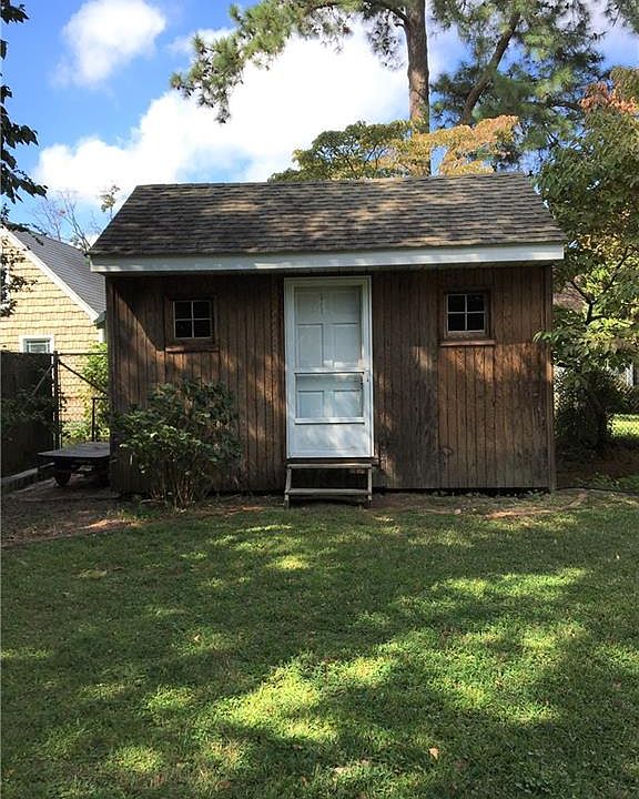 1st image of 138 E Arden Cir